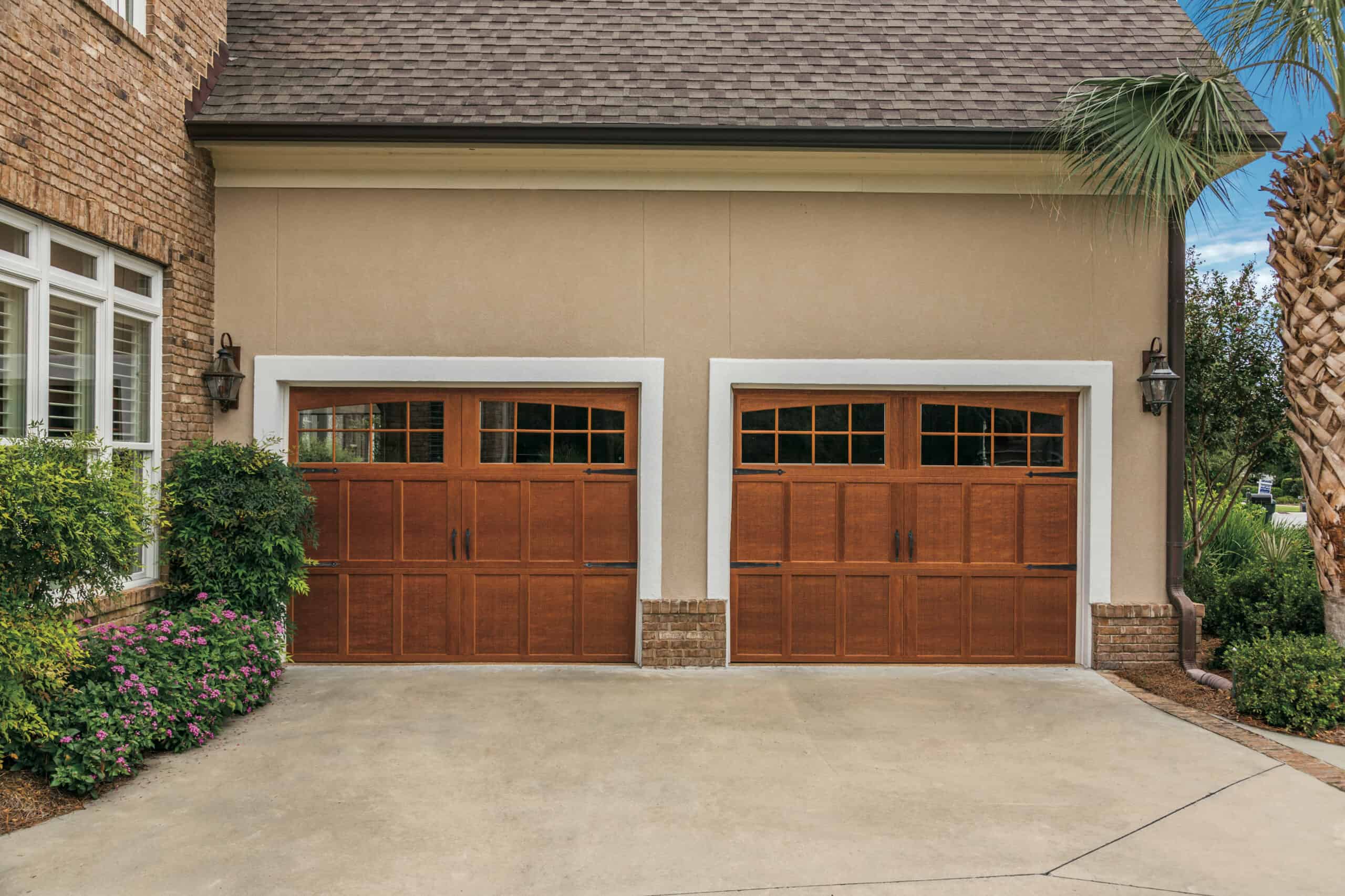 Quiet Automatic Garage Doors with Remote Control